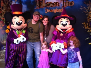A visit with Minnie and Mickey at Halloween Time at Disneyland // (c) Janeen Christoff
